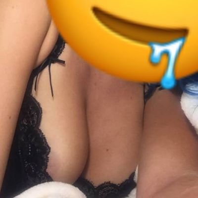 DOMINATRICE À LA RECHERCHE D'UN TOUTOU QUI SAURA LA GÂTER 💨 Pas de réel... Blablabla en Dm j'te bloque 🙃 PACKTS DE NUDES WESH 🥳