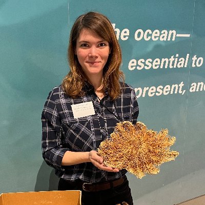 Paleontologist studying sea stars ⭐️ 
Postdoc Mobility fellow @snsf_ch at @NMNH 🇺🇸
she/her