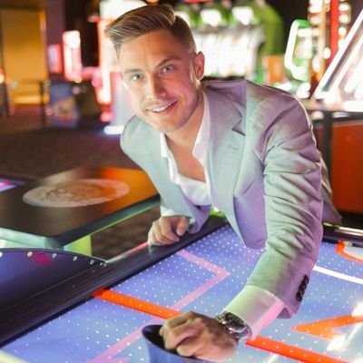 💸7 Figure Amazon Seller
|🏆30 Under 30 Award
|👽Futurist
|⚡Blockchain Evangelist
|🎓Mentor to students.