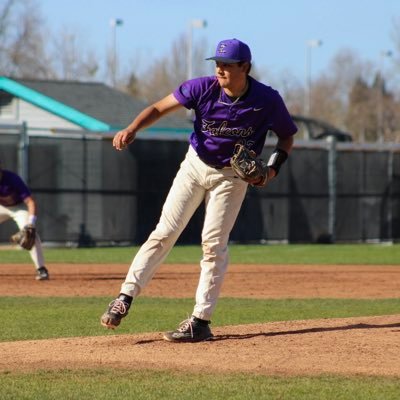 6’2” 195lb RHP Folsom Lake College #17 // (916) 837-3665