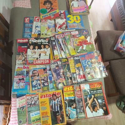 Se venden revistas y álbumes de fútbol
#donbalon #minuto90 #triunfo #deportetotal #elgraficochile #panini #d13 #estadio