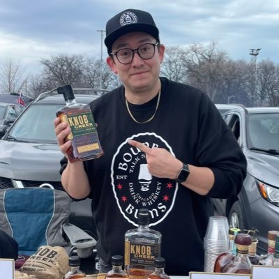 1/4 of @ChiSportsBums. White Sox tweeter. Bears meathead. Ideas guy. Bourbon Bum. #TheBumCast 8pm Mondays. #WhiskeyatComiskey all summer long.