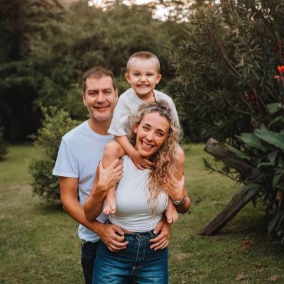 juanfacundobus's profile picture. Acompaño a @poldc en el equipo del @AgenciaProCba  Caro y Juani ❤️. Fanático de @gytoficial. ✌️