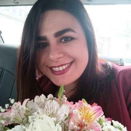 مرا هزار امید هست و هر هزارتاش، الکی.
سپتامبر ماهی.
مامان کولکاپیسها، مدافع حقوق آبزیان به جز خرچنگهای مردابی.
