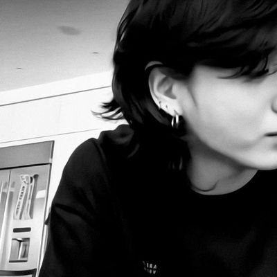 mewc_ry's profile picture. ─      ୨୧     𝘆ou ꭑake me sꭑi̲l̲e̲ even if the ɯhole 𝘄𝗼𝗿𝗹𝗱 is against me, please alwa𝘆𝘀 be by ꭑყ side.    지민       ❪ 🫶🏻 ❫        ⊹ ₊