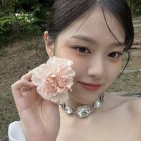 Tay(@flowersforchuu) 's Twitter Profile Photo