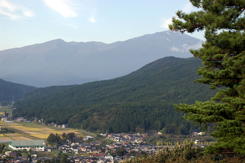 kanjinsha27's profile picture. 事あらば思ひ祈りてやまざれば御おやの神のなれを導く 葦津珍彦大人　 現在、秋田県在住。戦後の民族派学生運動が生んだ最初で最後の浪人と呼ばれた大酒飲みの最後の舎弟。現代神道研究会顧問、機関誌「神々の里」発行人など。