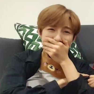 กลัวจะอ่านหนังสือไม่ทัน นอนกังวลมาตั้งแต่เช้า ⠀ ⠀ ⠀ ⠀ ⠀ จนตอนนี้ก็ยังไม่ได้เริ่มอ่าน
