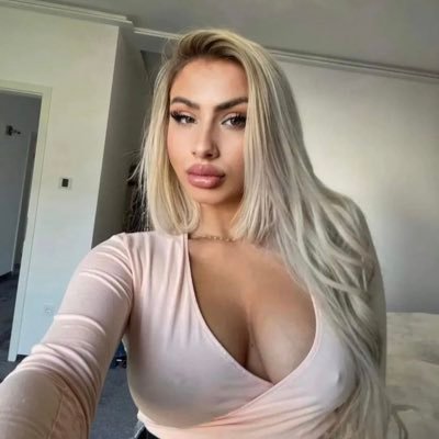 I'm easygoing lady ,humble and fun to chat with very good 🥰🥰😎