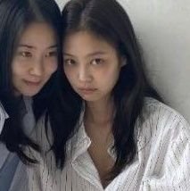 easnoir's profile picture. 