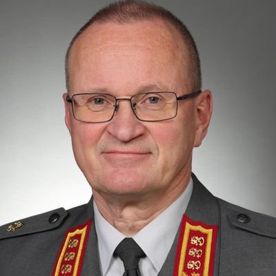 Lieutenant General - Deputy Chief of Staff Armament,  Logitics and Medics Finnish Defence Forces.

Sisimmältään edelleen sissiradisti Sodankylästä