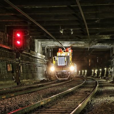 Écureuil de jour comme de nuit. CCRN à ses heures. Passion photos, passion ferro, passion industrie. Bonne humeur garantie. Responsable de ses tweets.