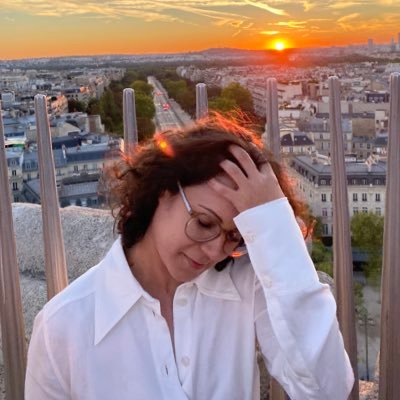 ludmoreiranutri's profile picture. 🐚 nutricionista não prescritiva, lésbica, gateira, amante de café e comida. no instagrão sou @ lud.moreira