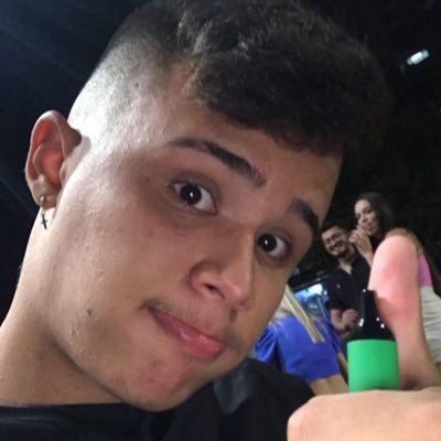 👽