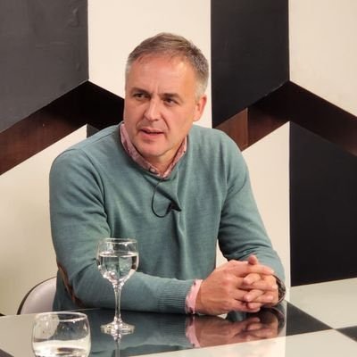 Abogado, Escribano, especialista en derecho minero Caniper Perú y presidente partido Autonomista Salta.