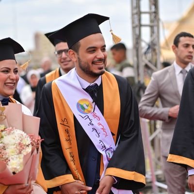 مَهما لَقيتُ من الدُنيا وعَارِضها
فَأنّتَ لي شغلٌ عمّا يَرى جَسدي
Cardiologist 🫀
