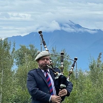 Canadian Lawyer in Ohio.

Bagpiper, runner, 🏳️‍🌈