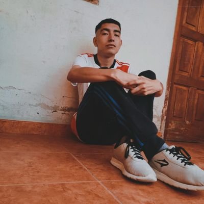 Hincha de River. Gallardista y viudo de JFQ10. Hablo de River en mi muy humilde canal de YouTube.
https://t.co/wfsJrMf82F