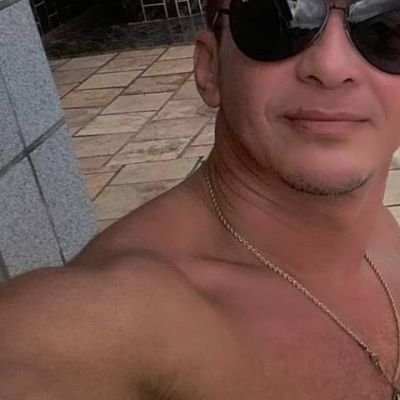 Sou um cara tranquilo de boa e de bem com a vida gosto de fazer amizades novas como todo aquariano sou muito eclético e reservado