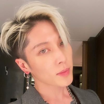 MIYAVI Fan Account🎸
@MIYAVI_OFFICIAL Support🇯🇵