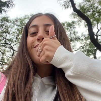 twitter lo uso cual diario intimo, el 90% de los tweets son descargos sin sentido.