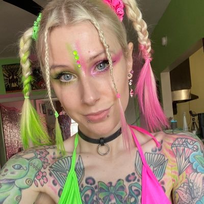 🛸Welcome to the Mothership🎥TwitchStreamer/PC Gamer 🌴LA 🎀Model 🌱Vegan13Years 🦸♀️Animal Rights Activistⓥ