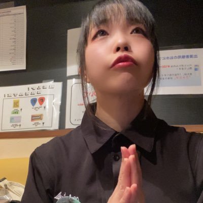 前垢が謎凍結。ドラマー🥁とシンガーソングライター🎤してる鴨🦆実家がライブハウス「バーアジア」@BARASiA02 🥁バンド／桜ノ坂ざくろ🌸さくら🌸MENTAL HELLOR💉とうふメンタル's、KASなど。DMは予約とイベント問い合わせのみ対応。リプは気まぐれ。配信始めました🎙️#colorsing