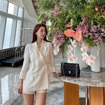 Love sports, shopping, and traveling in daily life. I have an outgoing personality and always bring joy to those around me. I have a healthy and positive mindse