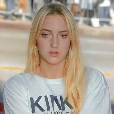 ExtremelyPr3tty's profile picture. *hands doctor a picture of feminem*