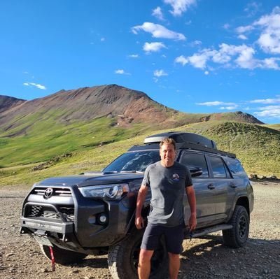 I run and climb mountains and pick up heavy things and sell houses and try to keep up with my little girl. 14er finisher, #girldad, nerd, truth seeker.