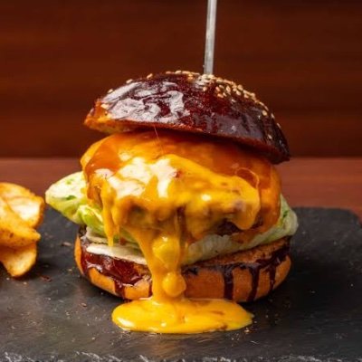 チーズがこぼれるほどのチーズバーガーを食べたい(飲みたい)😍