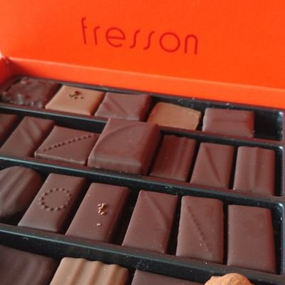 俺の味覚は俺のモノ
チョコとかケーキとかパフェとかのお菓子とシーズン中はフィギュアスケート
一人称が俺の時ありますが女です