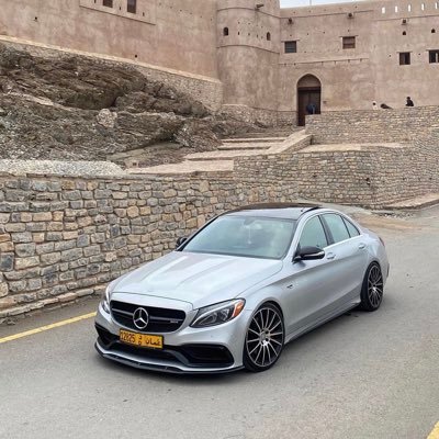 امرها عَجيب ، كِتاباتها جبرر وَوجهها ضاحِك ، بِداخِلها حَرب وَظاهِرها سَلام 💔💔😔