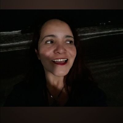 Mujer, madre esforzada,hija de Venus diosa del amor,con un alto sentido social y un gran propósito ser feliz...