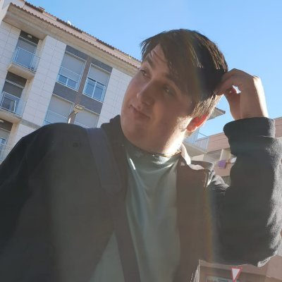 He/She/They, intento de gamer y de ser humano, bruja y persona que a veces dibuja