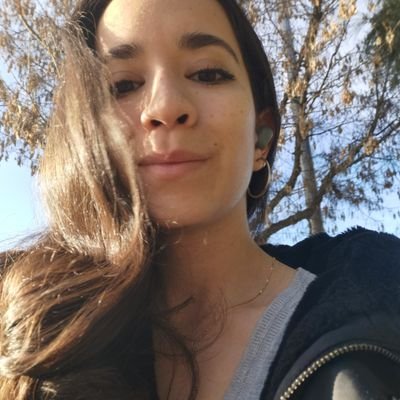 Más cabrona que bonita.
Amante de los libros, los viajes, la ciencia y el café.