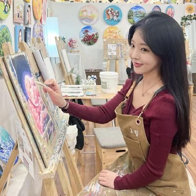 MonicaBett195's profile picture. 