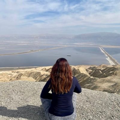 mantis4years's profile picture. שירה. ערק. מחשבות. ליברטריאנים מעצבנים אותי. אין תוכנית-חיים-נקודה. (אסי דיין)