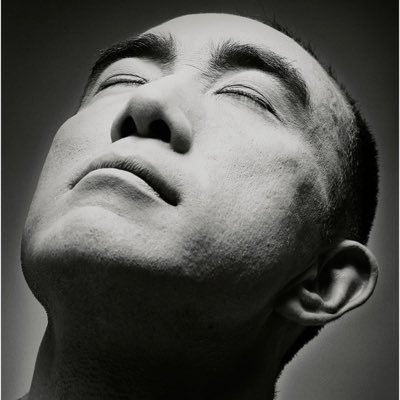 Quotes from Yukio Mishima every hour.