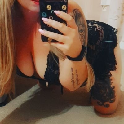 🔞 Curvy tattooed goddess | Professional tease 🇬🇧 | Foot enthusiast  😻|BBW 🌶💦
£evilqueeen to spoil me 💋