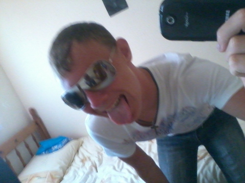 name is kyron im 18 and single fuckin love my life fun 2 b around can always make u laugh in any situation and if u feel dwn i can bring u bk up:D loveskydiving