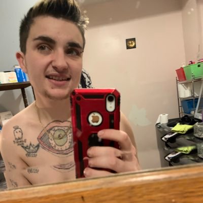 Love_is_reality's profile picture. trans. my girls are my world