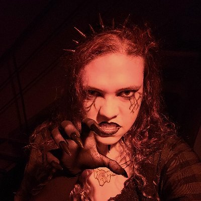 Lawfully Evil, cute, geek and always hungry for potatoes.
- Lésbica - Trans
- Fala de card games, Lego, metal, kpop, gundam comigo que o papo é certo rs.
