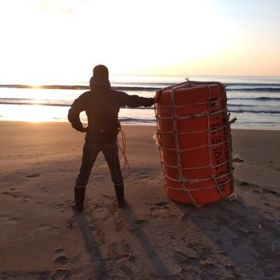 ごみのある浜から、きれいな浜へbefore➡️after┃ #ビーチクリーン┃個人でごみ拾い┃浜を歩いて元気に┃思った事を投稿 ┃フォロワーさんのみかんクレープをリポスト🍊┃#継美隊 709内浦湾┃ ごみ拾いのポストにそっといいねします❤┃3人の子供がいるパパがお届けします🤗┃