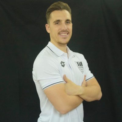 Graduado en Ciencias del Deporte. Entrenador personal. Fisioterapeuta y readaptador funcional