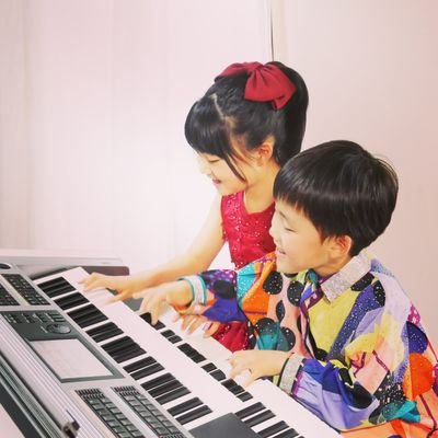 姉弟でエレクトーン大好き🎹ゆめ(小5/ｼﾞｭﾆｱｴﾚｸﾄｰﾝ個人)、たける(小2/J専1年目)
たける2022YEFグランドファイナリスト🎉
てんやわんやの日々の出来事から、練習風景、音楽への想いをゆるーく発してます🎵
🔽YouTube、Instagramにも動画アップしてます