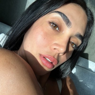 ᴸᵒᵛᵉ ⁱˢ ᵗʰᵉ ᵃⁿˢʷᵉʳ. 💌 vaniabludau@me.com