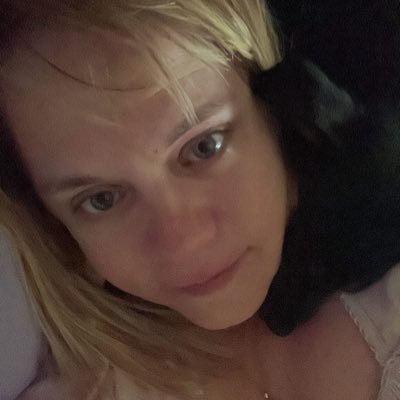 ICbites's profile picture. ❤️😊❤️