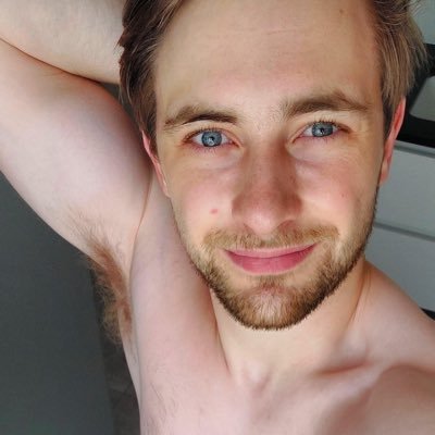 💊 Student in USA 🇺🇸 / Gamer / Nudist / Twitch