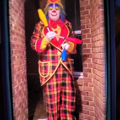 Professional Clown. Always seeking opportunities to bring and create laughter and lotsa smiles!! Hugs always welcome!!🥰🥰